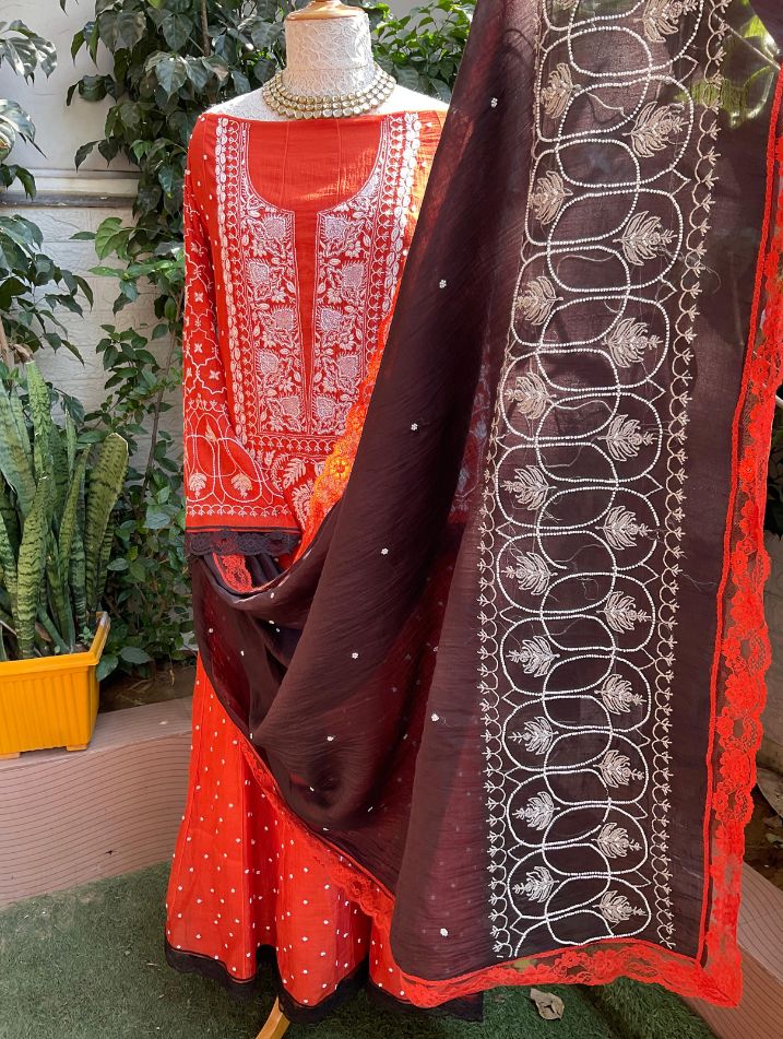 Ensemble Kurta Mulmul Pur avec Travail Chikankari & Cutdana et Dupatta Orné (Ensemble de 3) (Semi-Cousu)
