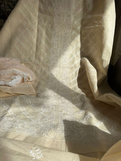 Ensemble de costume en voile de coton avec travail Chikankari et Haath Jaali avec dupatta en mousseline (lot de 3)