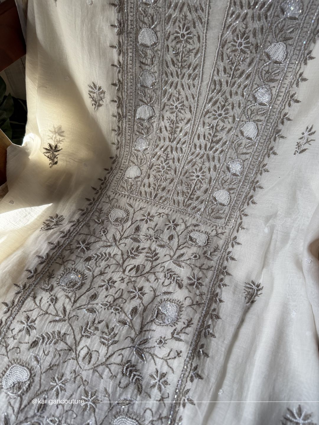 Ensemble Kurta en Pur Mulmul avec Chikankari Do Taar & Dupatta Brodé (Ensemble de 3) (Non Cousu)