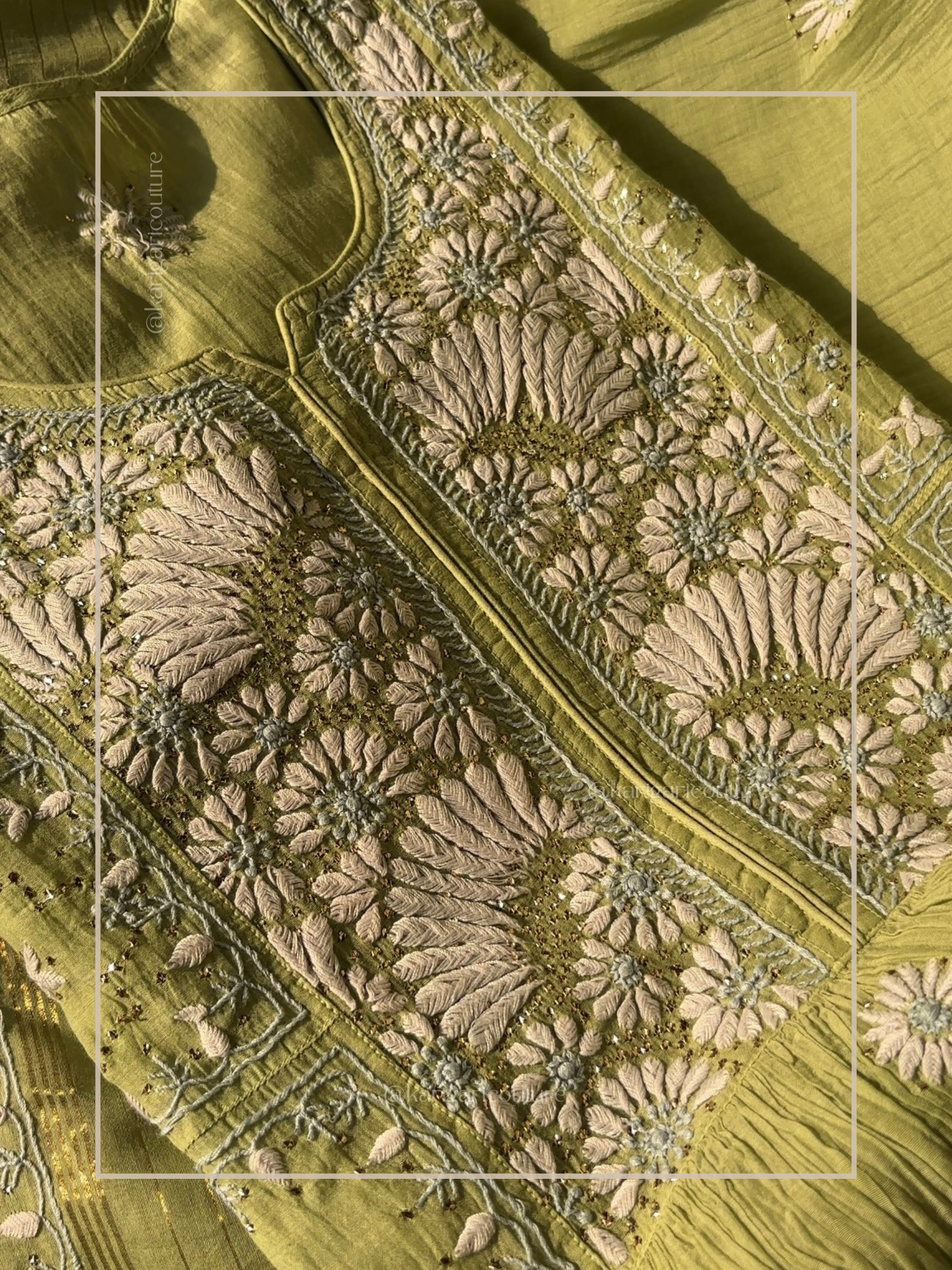 Tunique froncée en mulmul Chikan et Mukaish brodée main avec dupatta