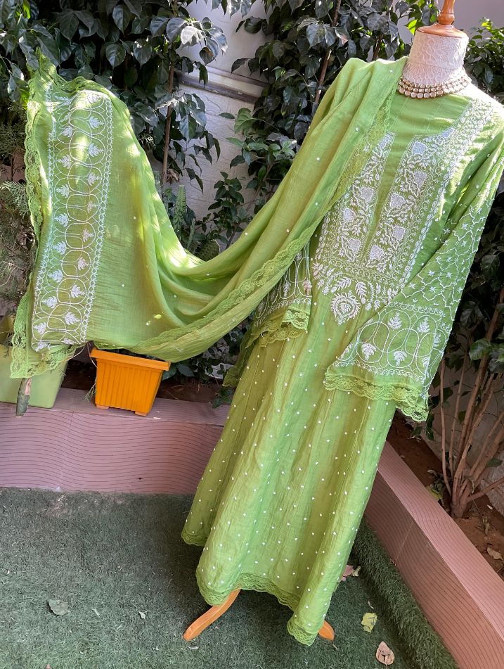 Ensemble Kurta en pur Mulmul avec broderies Chikankari et Cutdana, et dupatta orné (Lot de 3) (Semi-cousu)