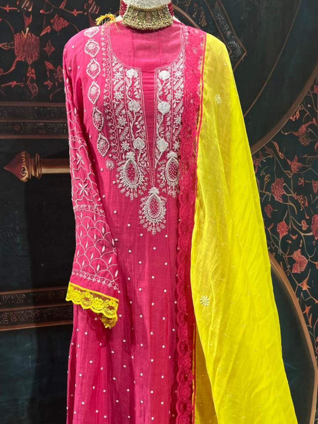 Ensemble Anarkali élégant en mousseline de coton Chikankari