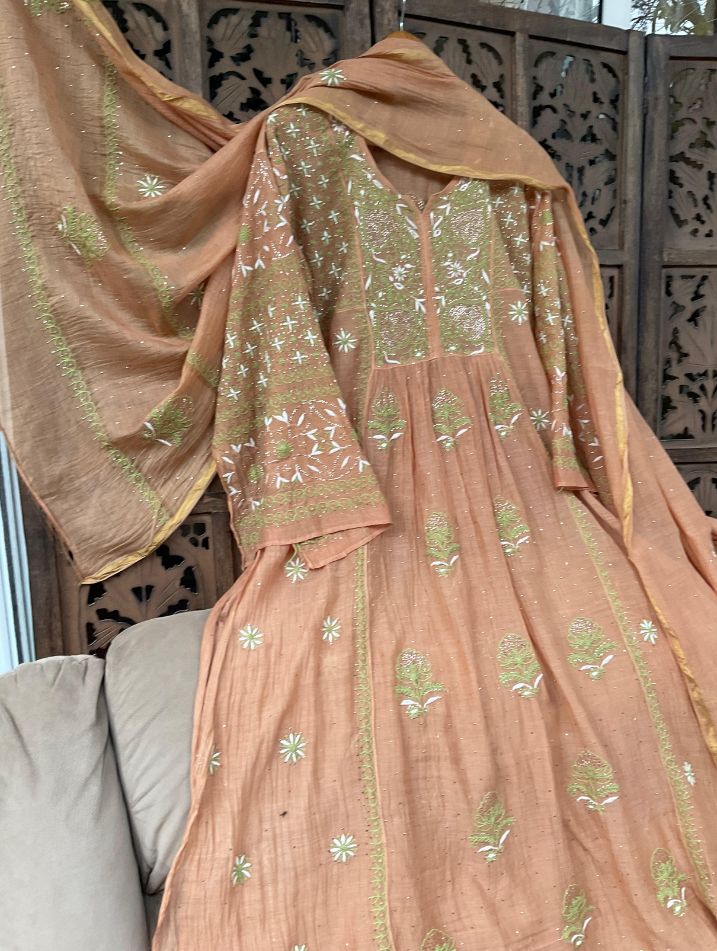 Ensemble A-Line Chikankari & Mukesh Élégant