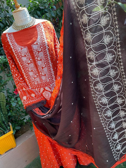 Ensemble Kurta Mulmul Pur avec Travail Chikankari & Cutdana et Dupatta Orné (Ensemble de 3) (Semi-Cousu)