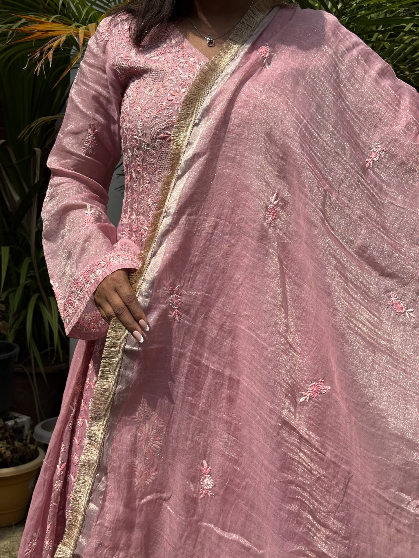 Ensemble Angrakha en Tissu Brodé Main avec Travail Jaali Complexe et Lourde Dupatta (Ensemble de 2)