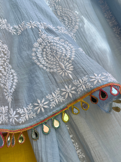Ensemble Kurta Mulmul Pur avec Chikankari et Manches Brodés avec Dupatta en Dentelle Miroir (Ensemble de 3) (Semi-cousu)
