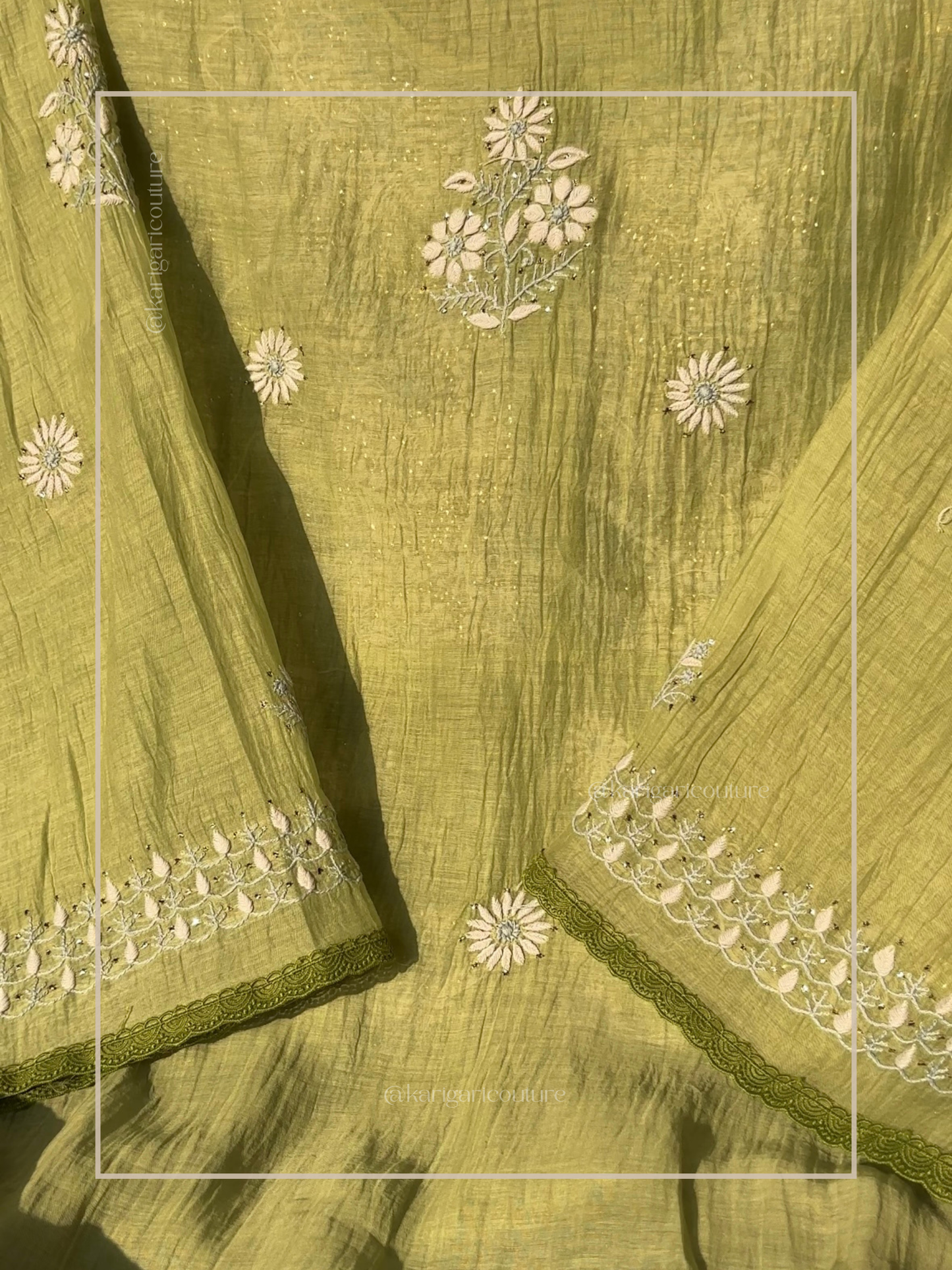 Tunique froncée en mulmul Chikan et Mukaish brodée main avec dupatta