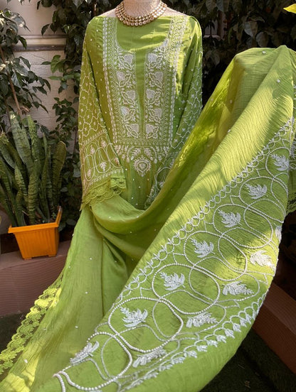 Ensemble Kurta en pur Mulmul avec broderies Chikankari et Cutdana, et dupatta orné (Lot de 3) (Semi-cousu)
