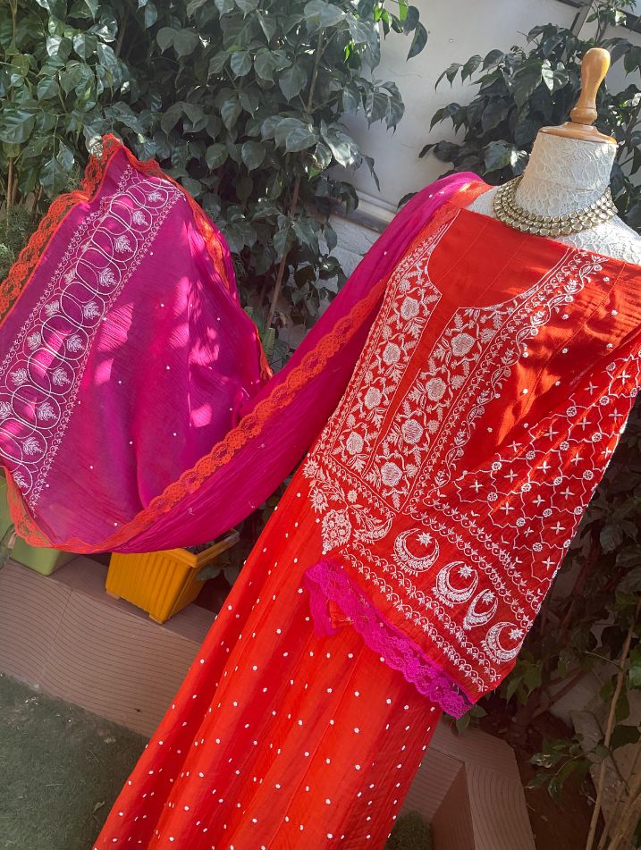 Ensemble Kurta Pur Mulmul avec Travail Chikankari & Cutdana et Dupatta Orné (Lot de 3) (Semi-Cousu)