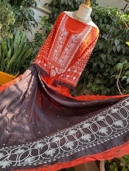 Ensemble Kurta Mulmul Pur avec Travail Chikankari & Cutdana et Dupatta Orné (Ensemble de 3) (Semi-Cousu)