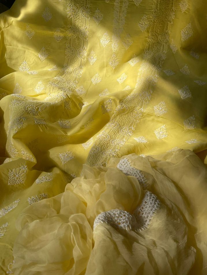 Ensemble costume en voile de coton avec broderie fine Chikankari et Boota, et dupatta en mousseline (Lot de 3)