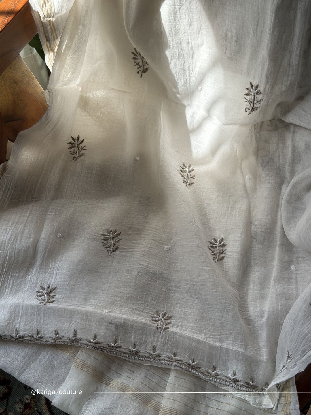 Ensemble Kurta en Pur Mulmul avec Chikankari Do Taar & Dupatta Brodé (Ensemble de 3) (Non Cousu)