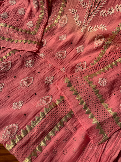 Ensemble Kurta Corail en Mulmul avec Travail Mukesh, Chikankari et Dupatta Lourdement Brodé