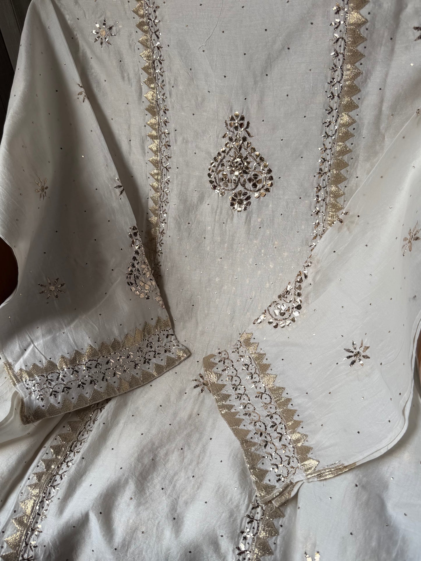 Ensemble Kurta en pure soie Chanderi avec Mukaish et Kamdani (Lot de 3) (Semi-cousu)