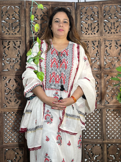 Mulmul kurta with dupatta and patola print cotton silk pants