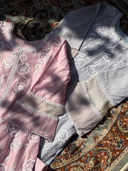Ensemble de kurta en pure soie Chanderi avec broderie Parsi