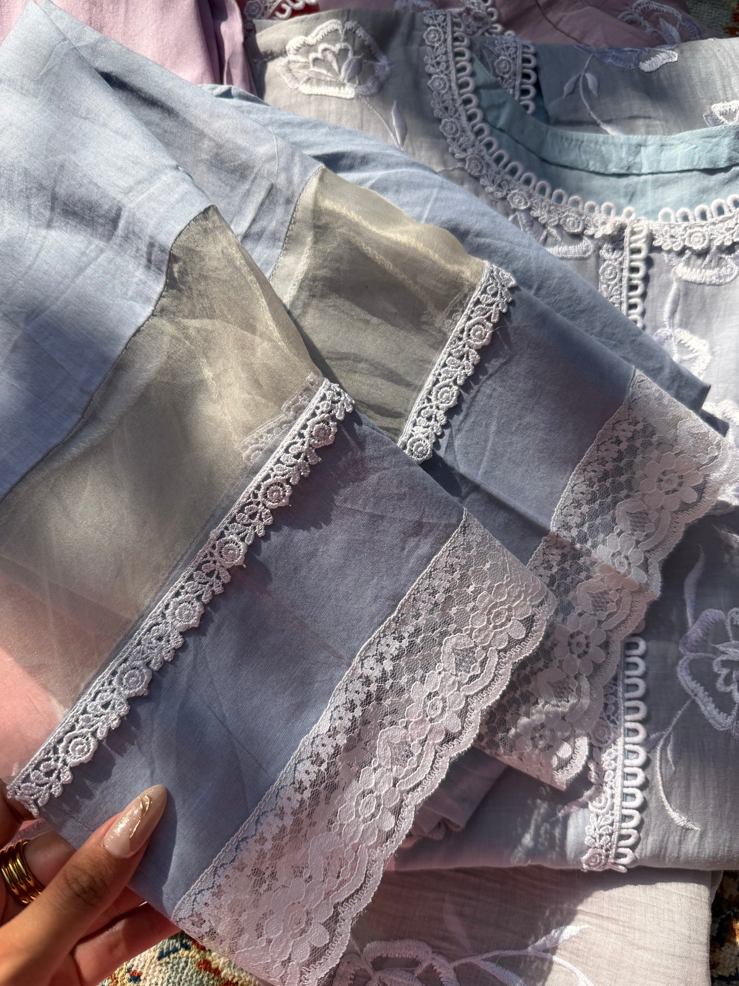 Ensemble de kurta en pure soie Chanderi avec broderie Parsi