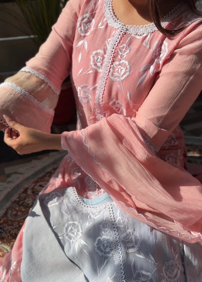 Ensemble de kurta en pure soie Chanderi avec broderie Parsi