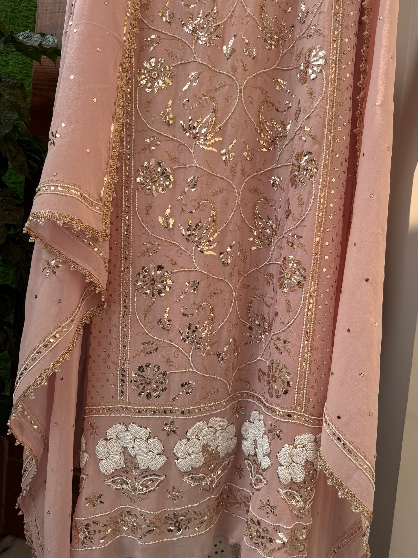 Ensemble Kurta avec broderie Mukaish et Kaamdani
