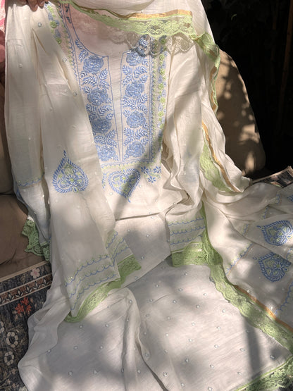Ensemble Kurta Mulmul avec motifs Gulab faits à la main et dupatta Boota avec détails en dentelle (ensemble de 3 pièces) (non cousu)