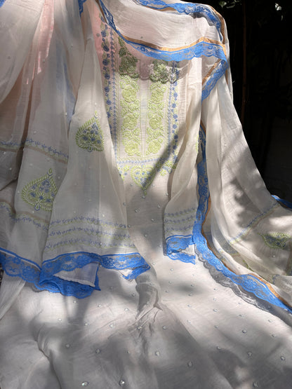 Ensemble Kurta Mulmul avec motifs Gulab faits à la main et dupatta Boota avec détails en dentelle (ensemble de 3 pièces) (non cousu)