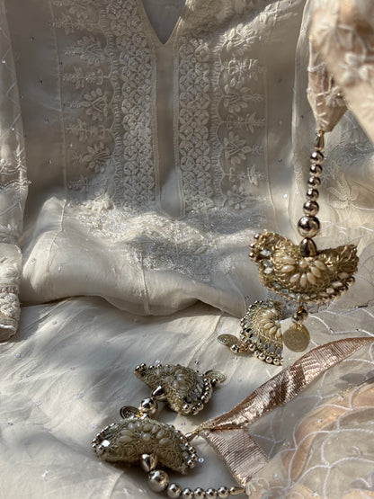 L'Ivoire Éthéré : Ensemble Anarkali en Organza Brodé Main