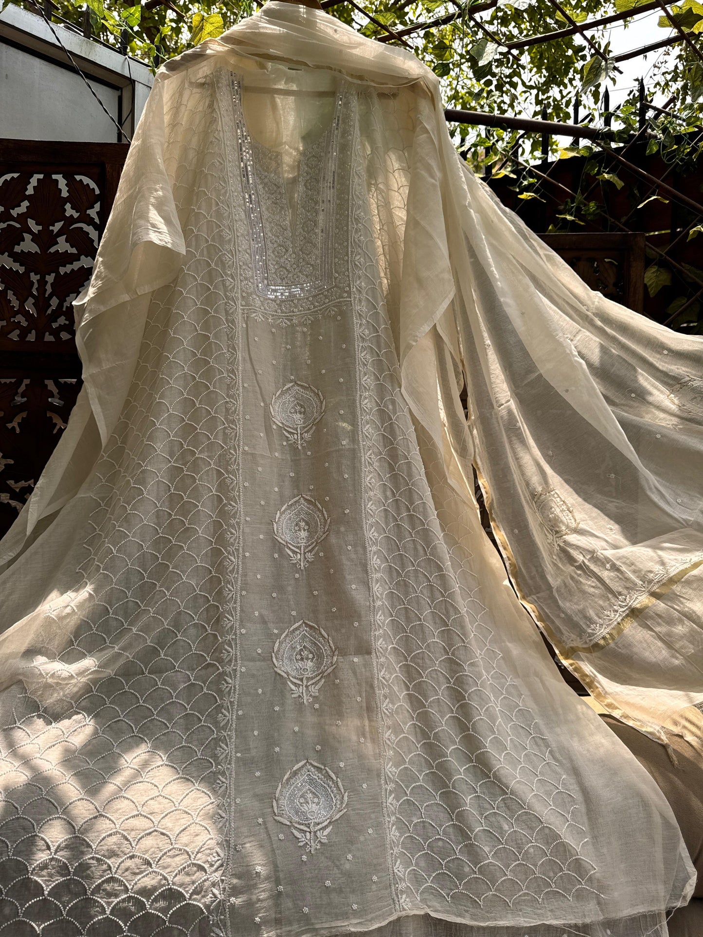 Ivory Grace – A Timeless Mulmul Ensemble