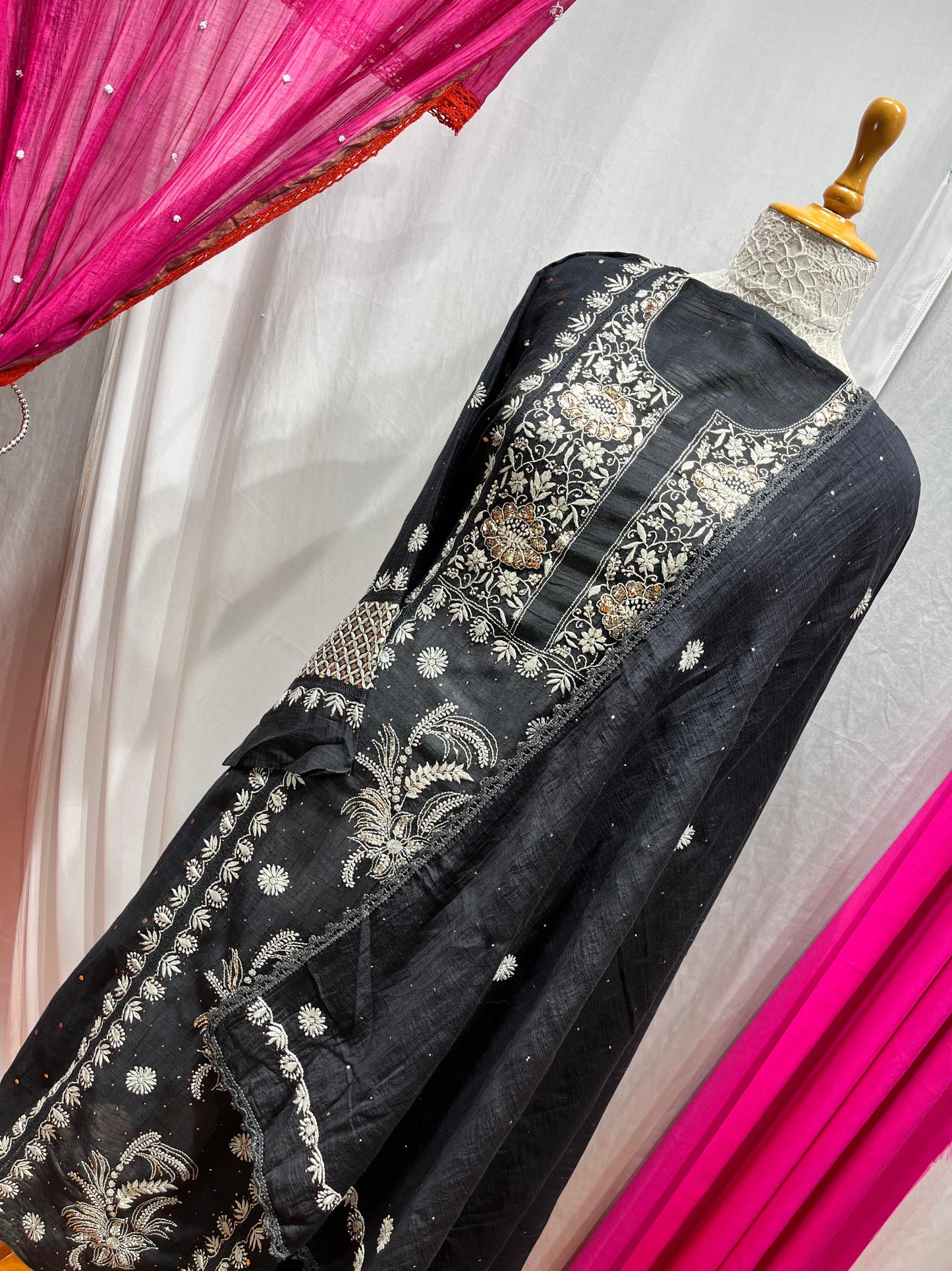Regal Radiance – Handcrafted Kurta Set with Mukaish & Pearl Detailing