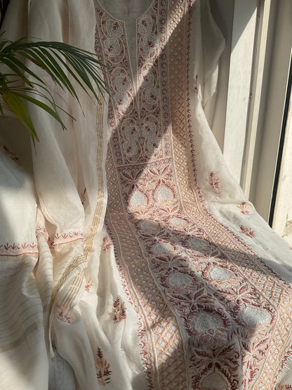 Ensemble Kurta en Pur Coton Mulmul avec Panneaux Ornés de Chikankari et de Perles-Cutdana et Dupatta Brodé (Ensemble de 3) (Non Cousu)