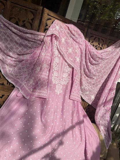 Ensemble Kurta Pur Mulmul avec dupatta orné de Chikankari et perles Cutdana (Ensemble de 3 pièces) (Non cousu)