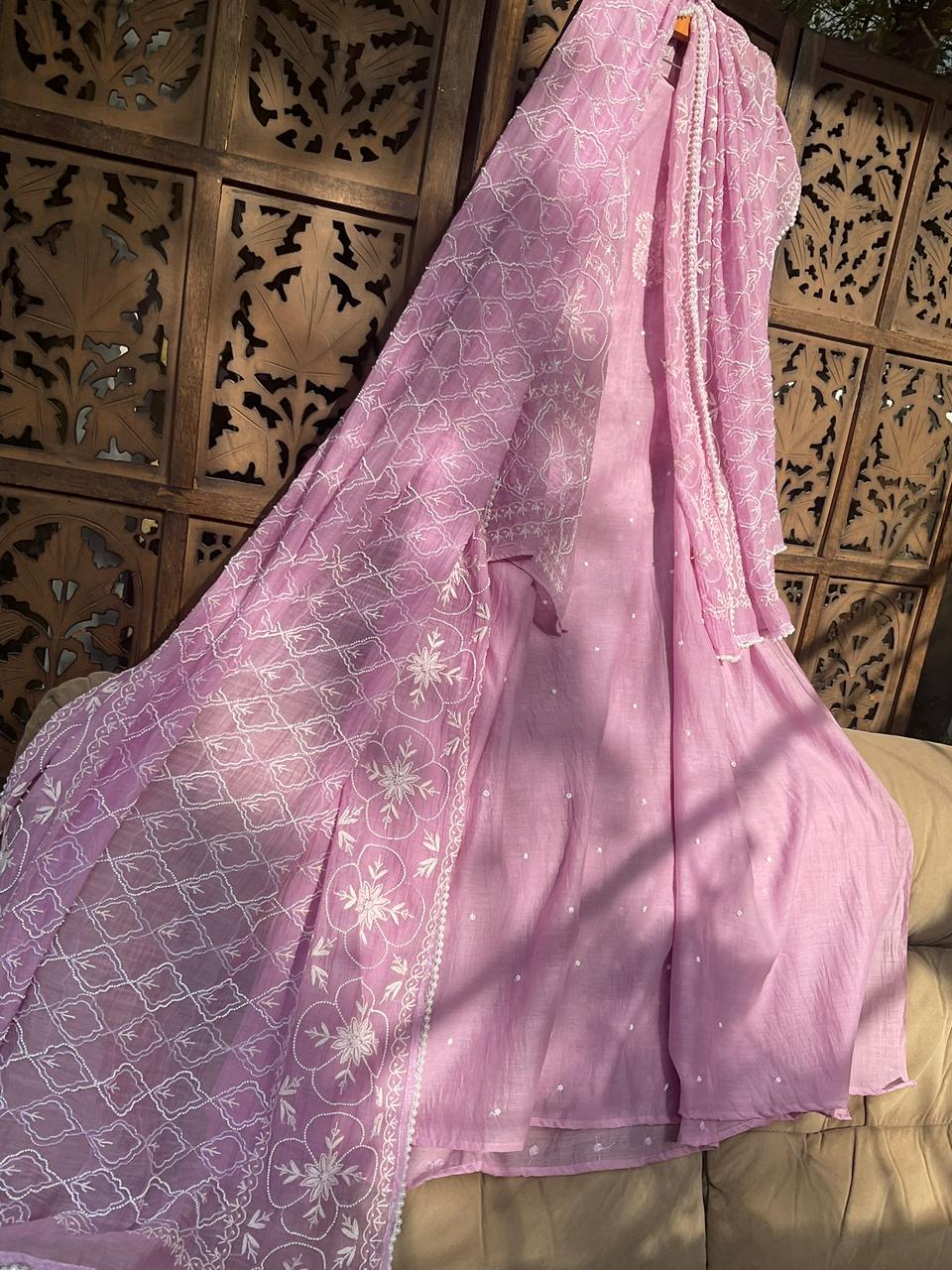 Ensemble Kurta Pur Mulmul avec dupatta orné de Chikankari et perles Cutdana (Ensemble de 3 pièces) (Non cousu)