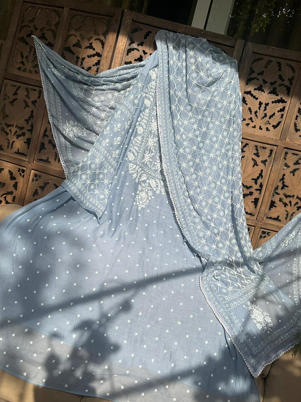 Ensemble Kurta Pur Mulmul avec Détails Chikankari, Perles et Cutdana Brodés à la Main (Ensemble de 3 pièces) (Non cousu)