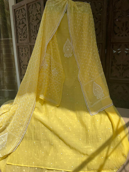 Ensemble kurta en pur coton Mulmul avec dupatta orné de broderies Chikankari et de perles-cutdana (Lot de 3) (Non cousu)