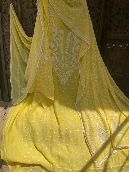 Ensemble kurta en pur coton Mulmul avec dupatta orné de broderies Chikankari et de perles-cutdana (Lot de 3) (Non cousu)