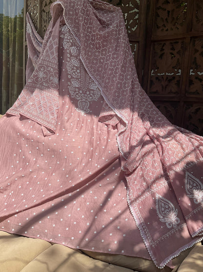 Ensemble Kurta Rose Nude avec Dupatta brodé Chikankari et perles-cutdana (Ensemble de 3) (Non cousu)
