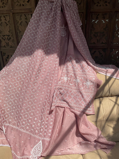 Ensemble Kurta Rose Nude avec Dupatta brodé Chikankari et perles-cutdana (Ensemble de 3) (Non cousu)