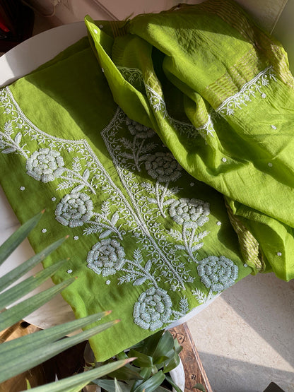 Ensemble Kurta avec broderies Chikankari et embellissements perles-Cutdana (Lot de 3) (Non cousu)