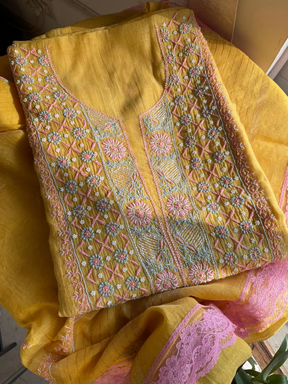 Ensemble Kurta en Mulmul avec panneaux brodés Chikankari colorés et perles-Cutdana avec Dupatta brodé (Lot de 3) (Non cousu)