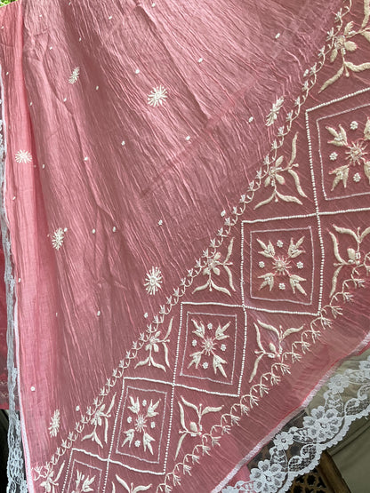 Ensemble Kurta Mulmul avec panneaux ornés de broderies Chikankari colorées et perles-Cutdana, et dupatta brodée (Lot de 3) (Non cousu)