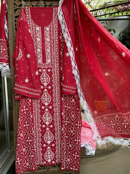 Ensemble Kurta Mulmul avec panneaux ornés de broderies Chikankari colorées et perles-Cutdana, et dupatta brodée (Lot de 3) (Non cousu)