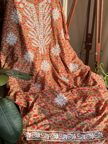 Kurta en pur coton Mul avec broderie Chikankari et motifs floraux imprimés (Pièce unique) (Non cousu)