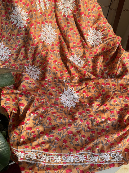Kurta en pur coton Mul avec broderie Chikankari et motifs floraux imprimés (Pièce unique) (Non cousu)