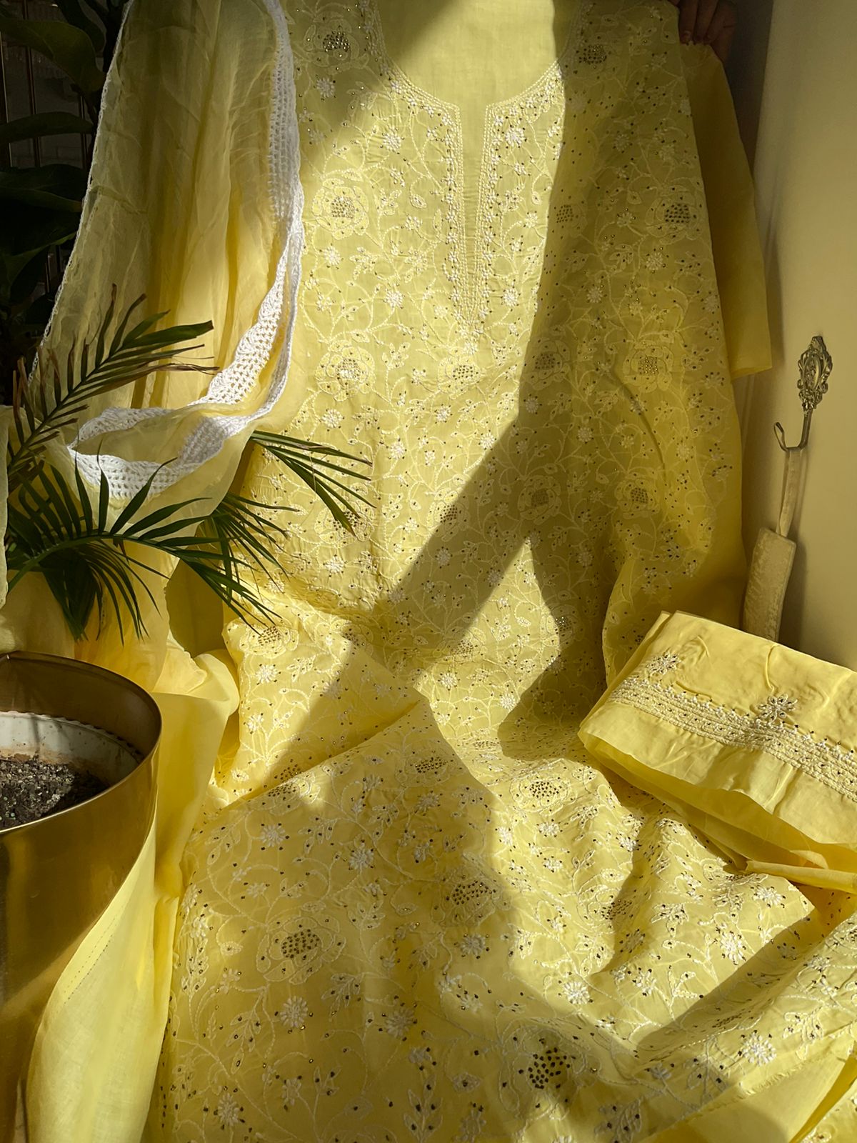 Ensemble Kurta en Voile de Coton Pur avec Motif Rose Jaal Chikankari & Travail Mukaish avec Dupatta en Mousseline (Lot de 3) (Non Cousu)