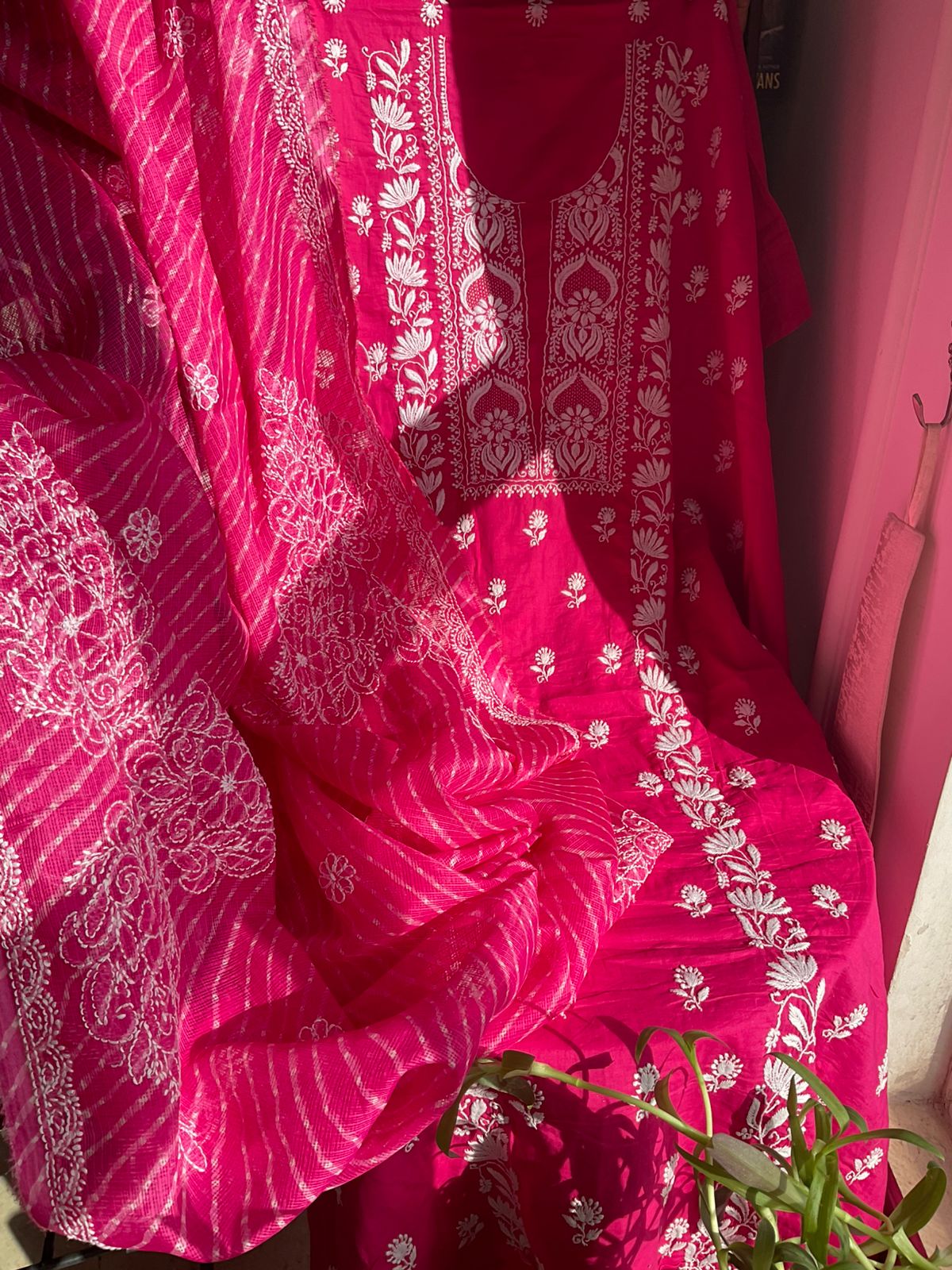 Ensemble Kurta en pur coton avec Dupatta Kota imprimé Chikankari et Leheriya (Lot de 3) (Non cousu)