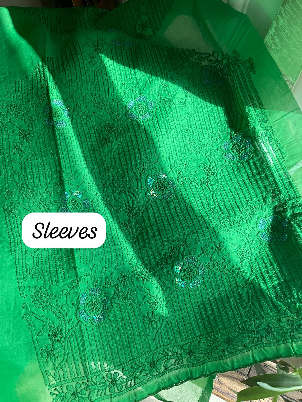 Ensemble Kurta Vert Feuille en Voile Pur Coton avec Broderies Chikankari et Paillettes, et Dupatta en Mousseline (Lot de 3) (Non Cousu)