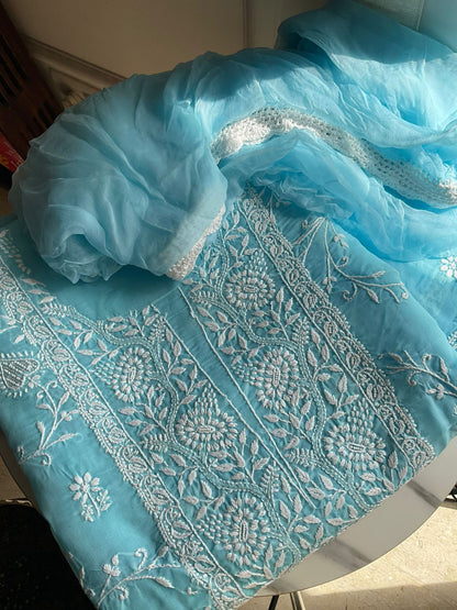 Ensemble Kurta en voile de pur coton avec broderie Chikankari et travail de perles-paillettes avec dupatta en mousseline (lot de 3) (non cousu)