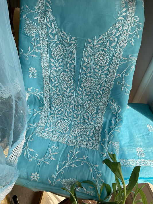 Ensemble Kurta en voile de pur coton avec broderie Chikankari et travail de perles-paillettes avec dupatta en mousseline (lot de 3) (non cousu)