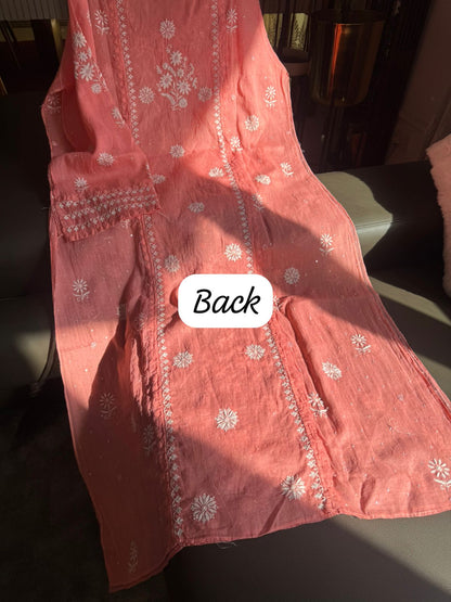 Ensemble Kurta en organdi pur avec broderies Chikankari et Darz, et dupatta Kota Bandhani (lot de 2) (non cousu)