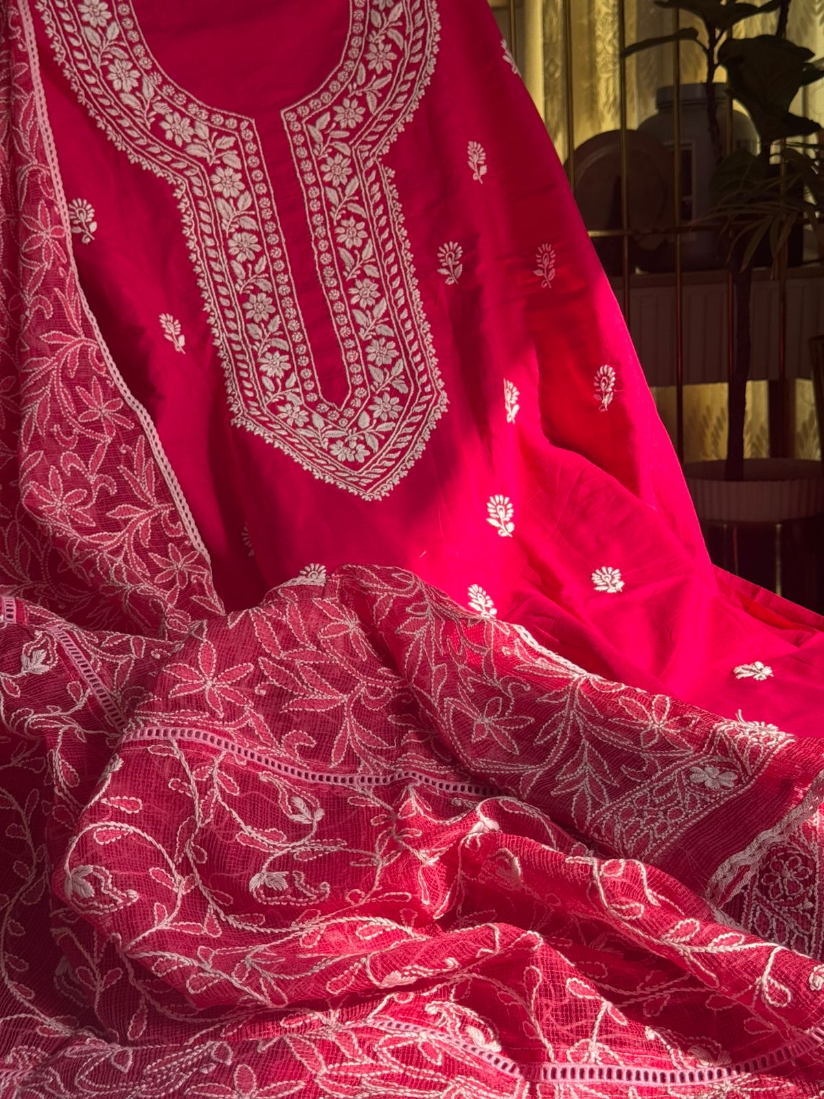 Ensemble Kurta en voile de pur coton avec motifs Chikankari Boota et Jaal et dupatta Kota (ensemble de 2) (non cousu)