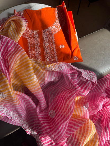 Ensemble Kurta en voile de pur coton avec motif Chikankari et Dupatta Kota Leheriya (Lot de 2) (Non cousu)